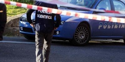 Pakistano assassinato a coltellate nella propri...
