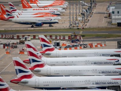 Dalle compagnie aeree British Airways, easyJet e Ryanair causa all’Inghilterra