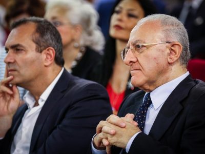 De Luca la spunta contro De Magistris, ordinanza sospesa