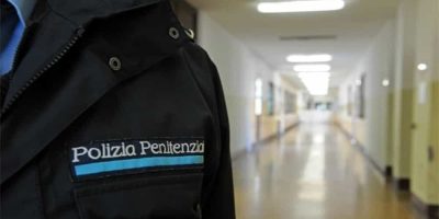 Sacerdote sorpreso in carcere con nove telefoni...