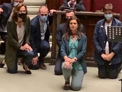 |VIDEO| Laura Boldini in ginocchio alla Camera per omaggiare George Floyd