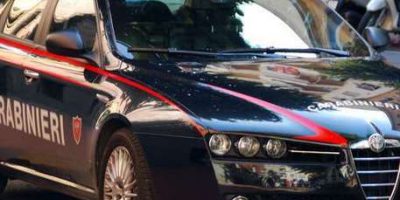 Un 82enne uccide a colpi di pistola la conviven...