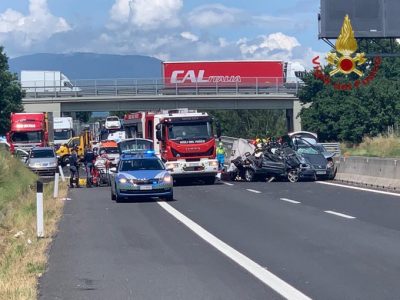 Grave incidente sull’A1 nei pressi di Arezzo: due bambini tra le vittime