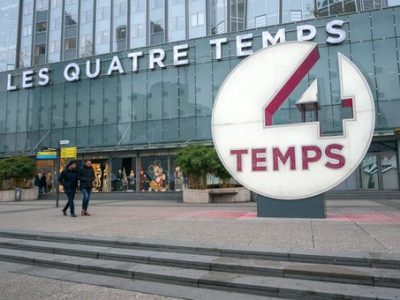 Parigi, allerta massima per l’avvistamento di uomo armato a La Dénfense