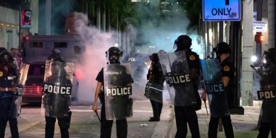 Minneapolis campo di battaglia per estremisti a...