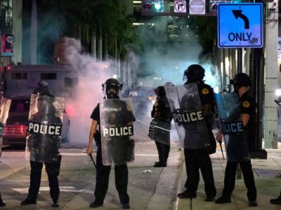 Minneapolis campo di battaglia per estremisti afro, vandali e delinquenti