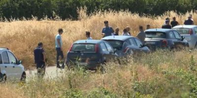 Agguato a colpi di AK47 in campagna, un morto e...