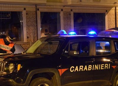 Bologna, caccia ai ladri che durante la fuga hanno investito un carabiniere