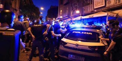 Agenti aggrediti a Napoli durante controlli, ce...