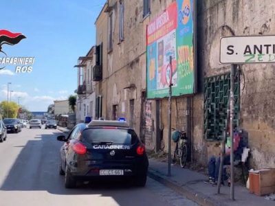 Camorra, maxi blitz nel Napoletano: tra gli arrestati tre fratelli del senatore Cesaro