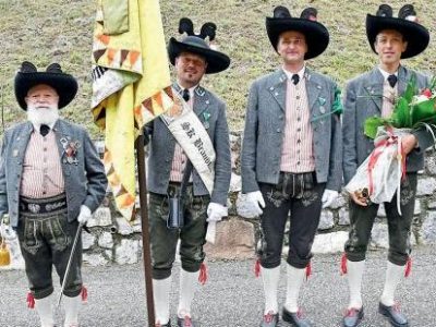 Gli Schützen spostano a sud i cartelli di confine ai valichi