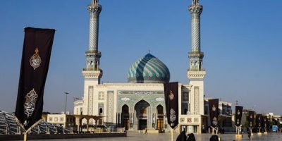 Iran, riaprono le moschee osservando i protocol...