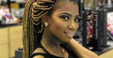 Sudafrica, giovane donna uccisa e appesa ad un ...