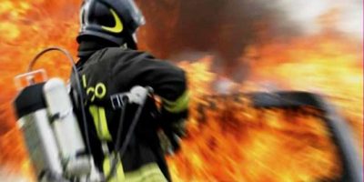 Appicca incendio alla propria casa e muore per ...