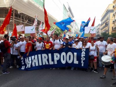 Whirlpool Napoli, una vertenza lunga un anno e una proroga a ottobre