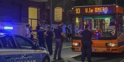 Sudamericano accoltellato sul bus da connaziona...