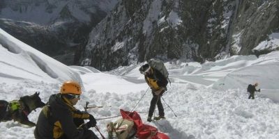 Salvi i tre alpinisti caduti sulla via normale ...
