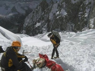 Salvi i tre alpinisti caduti sulla via normale del Monte Bianco