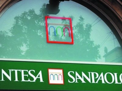 Intesa rilancia mette sul piatto 652 milioni in più