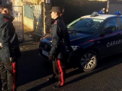 Ferisce una bimba e un vigilante durante la rapina, arrestato in un bar