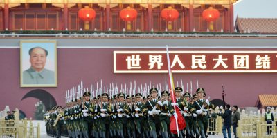 La Cina chiude il il consolato Usa Chengdu in r...