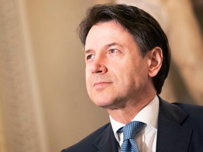 Conte ironizza in vista del Consiglio Ue: “Stiamo affilando le armi”