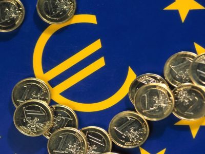 Danno una spintarella all’euro le attese dell’accordo al vertice Ue