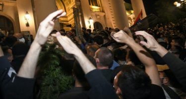 Scontri a Belgrado dopo l’annuncio di nuo...