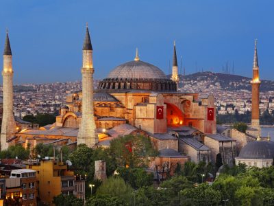 Istanbul, Santa Sofia metterà il velo islamico per volere di Erdogan