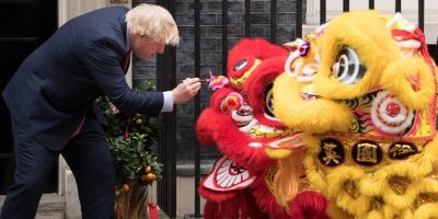 Londra a muso duro contro Pechino per la repres...