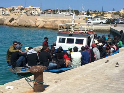 Proseguono fitti gli sbarchi di africani a Lampedusa, 618 in sole 24 ore