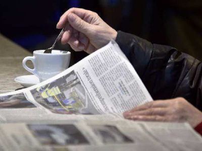 Giornali nei bar e locali pubblici, da oggi ritorna la consuetudine