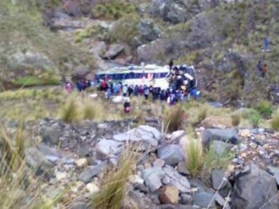 Perù, minibus precipita in una scarpata, sono 11 i morti accertati