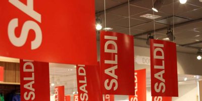 Doccia fredda sui saldi, prevista una spesa inf...