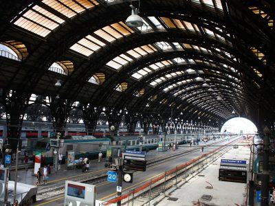 Muore donna travolta da un treno nella Stazione Centrale di Milano