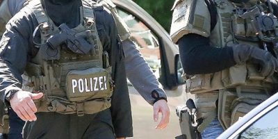 Si cerca il corpo di Maddie McCann in un giardi...