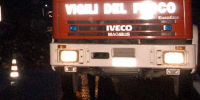 Cade albero nel centro di Roma, colpita un̵...