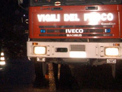 Cade albero nel centro di Roma, colpita un’auto la conducente in ospedale
