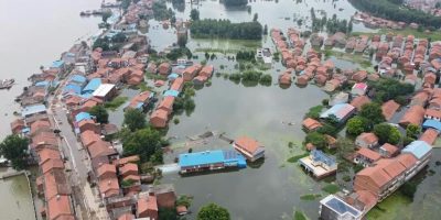 Pesanti inondazioni nella Cina centrale ed il s...