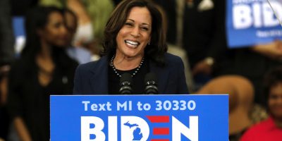 La senatrice Kamala Harris in lizza per la vice...