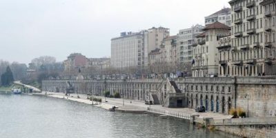 Uomo di 33 anni si tuffa nel Po per un bagno co...