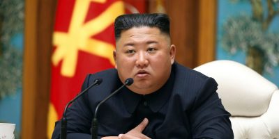 Kim Jong-un alla riunione del Politburo smentis...