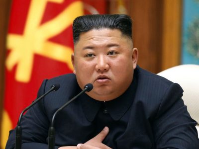 Kim Jong-un alla riunione del Politburo smentisce le notizie di essere malato