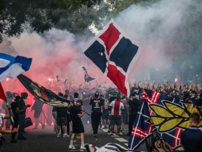 Parigi, scontri fra ultrà del PSG delusi e forze antisommossa, fermi ed arresti