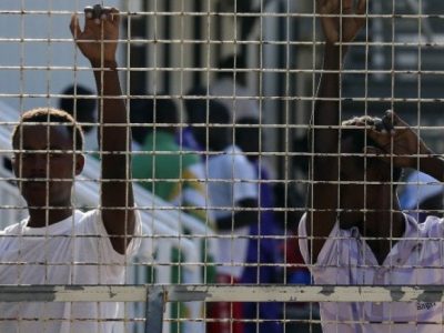 Svuotato l’hotspot di Pozzallo e trasferiti i 62 migranti positivi al Covid-19