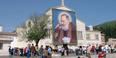 Sorpresi a rubare le offerte nel santuario di S...