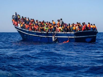 Aumento sbarchi e aumento morti in mare, probabile naufragio al largo della Libia