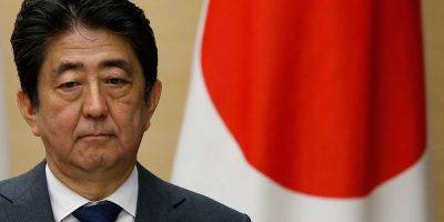 Il premier giapponese Shinzo Abe si dimette per...