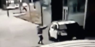 Agguato a colpi di pistola contro due vice scer...