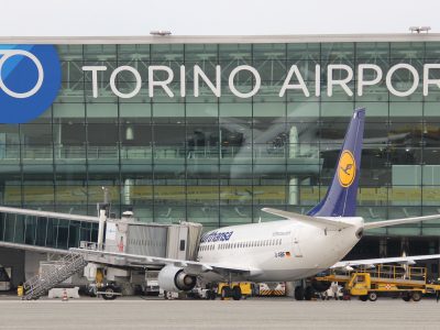 Dall’aeroporto di Torino – Caselle strali contro Alitalia e governo